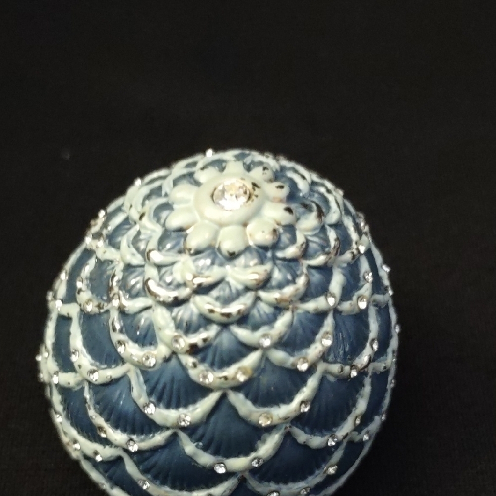 Elegant Blue and Gold Decorative Trinket Box Egg with Magnetic Closure - Picture 6 of 10